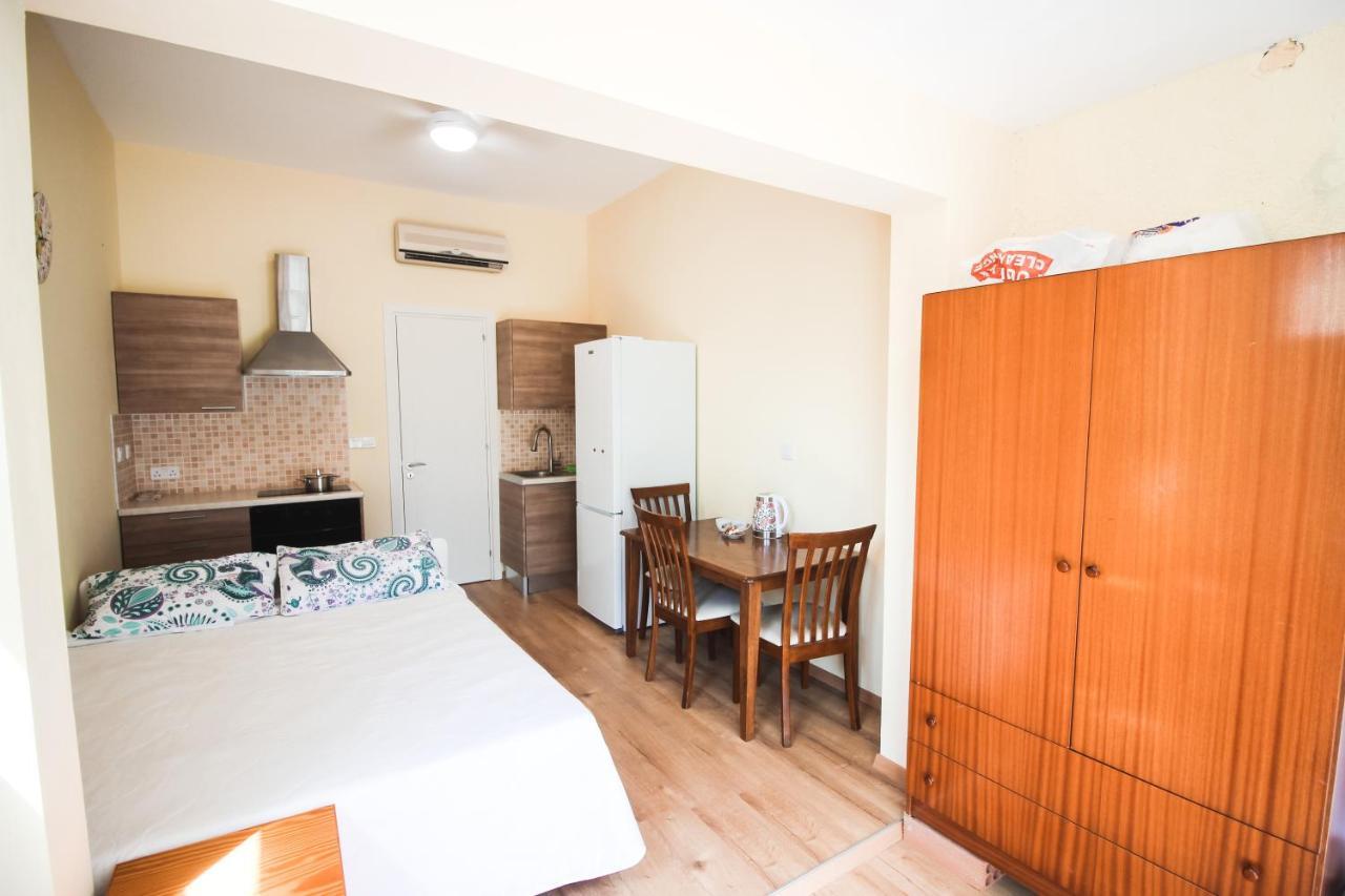 Hôtel Moon-Light Studio à Larnaca Extérieur photo